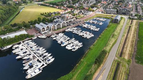Luxe en comfortabel appartement aan het water — 4-Star Luxury Hotel in Kamperland, Netherlands