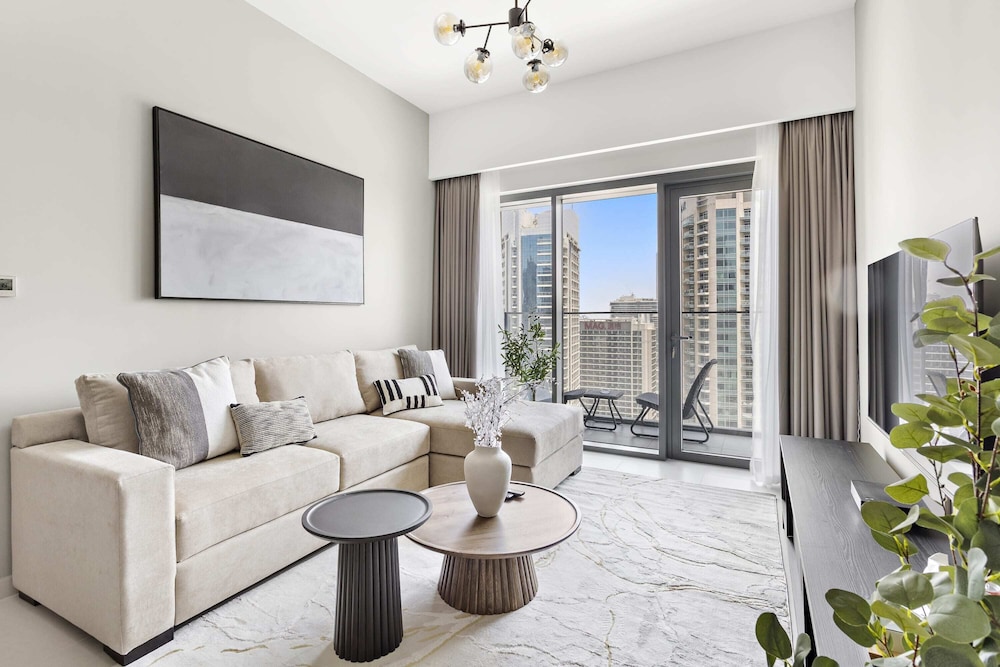 Silkhaus Burj Royale 1BDR with balcony in Downtown — 4-Star Luxury Hotel in Dubai, United Arab Emirates