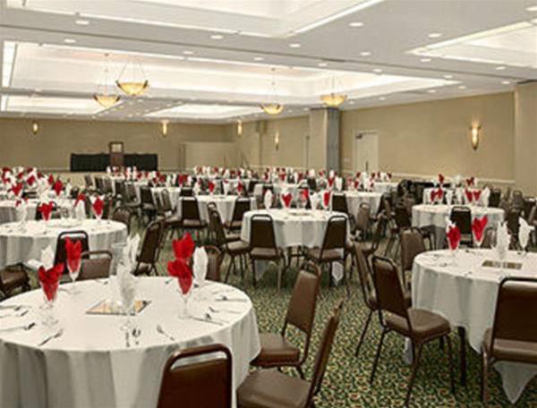 Ramada Burlington Hotel & Conference Center - photo 9
