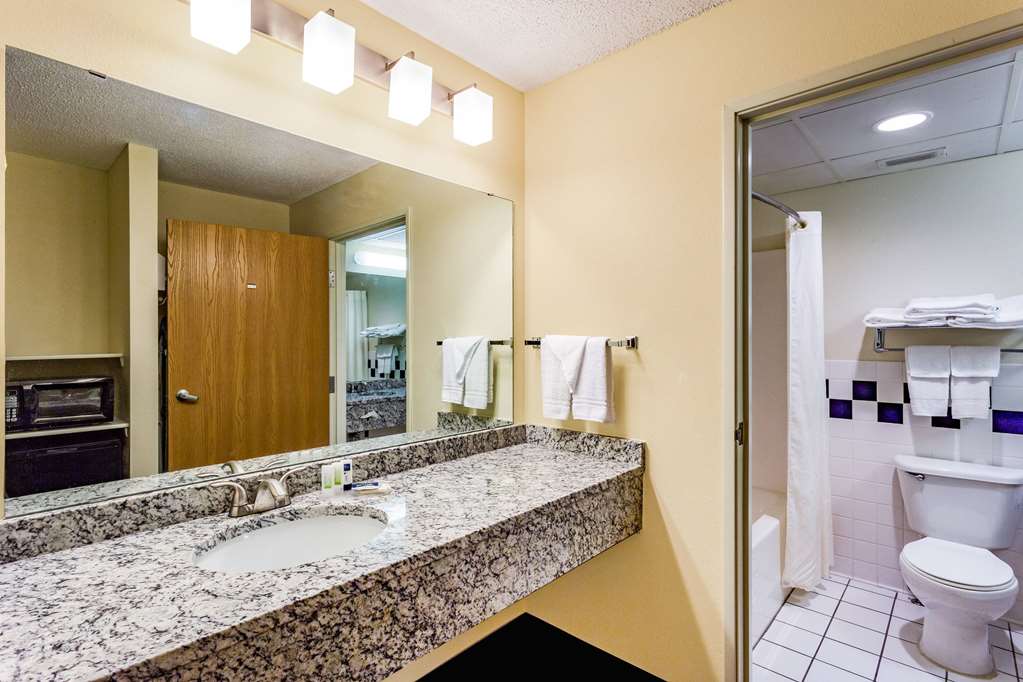 AmericInn by Wyndham Hotel and Suites Long Lake - photo 15