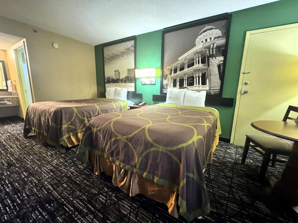 Super 8 by Wyndham Hattiesburg North University Area - photo 10