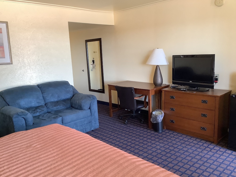 Silver Spur Vintage Inn & Suites - photo 7