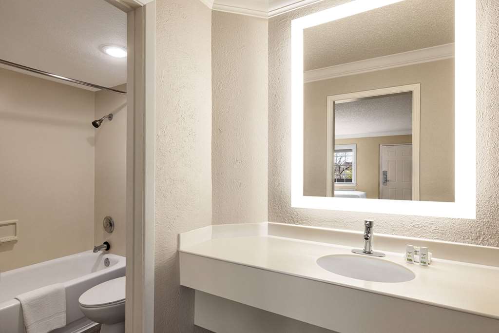 La Quinta Inn by Wyndham San Antonio Lackland - photo 44
