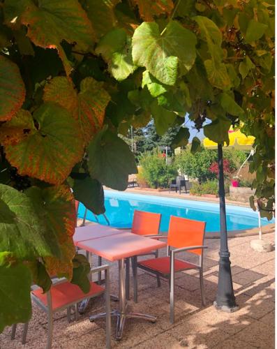 Logis Hotel le 1050 — Saint-Agreve — photo 4