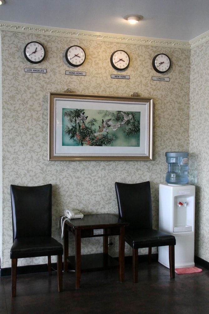 Metro Plaza Hotel - photo 6