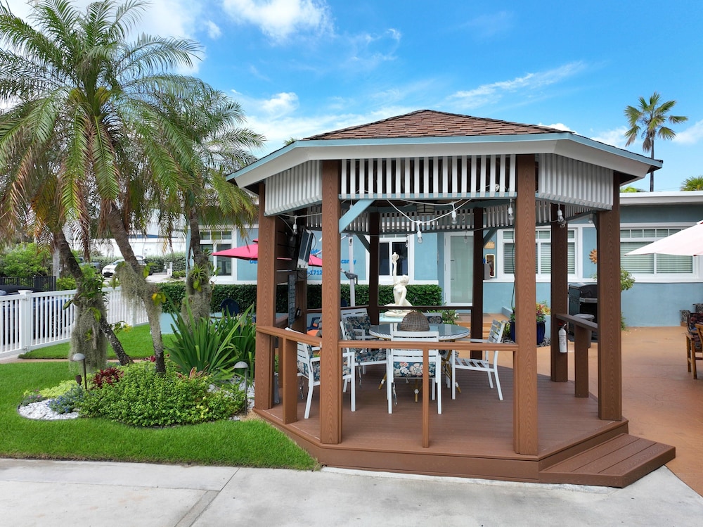 Tropic Isle Boutique Hotel - photo 43