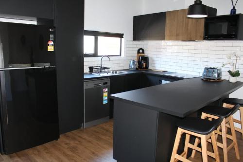 CBD Elizabeth St Modern Townhouse Secure Parking — 4-Star Luxury Hotel in Launceston, Australia