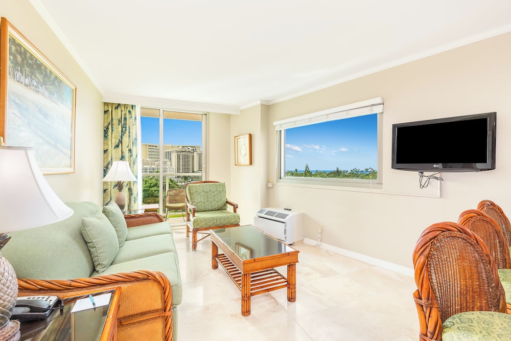 Luana Waikiki Hotel & Suites - photo 182