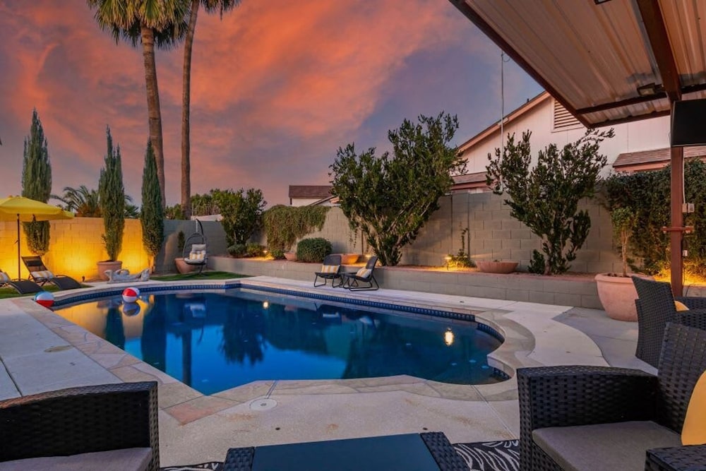 Princess Retreat Private Pool Firepit Sleeps 12 in Mesa, United States