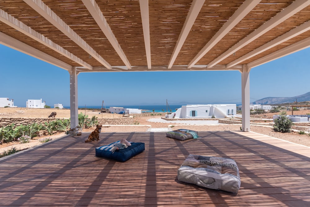Blue Harpist Villas — 4-Star Luxury Hotel in Naxos, Greece