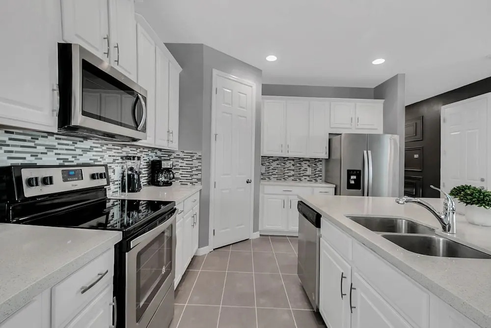 7 Bedrooms 65 Bathrooms Solara 1604 Hg - photo 25