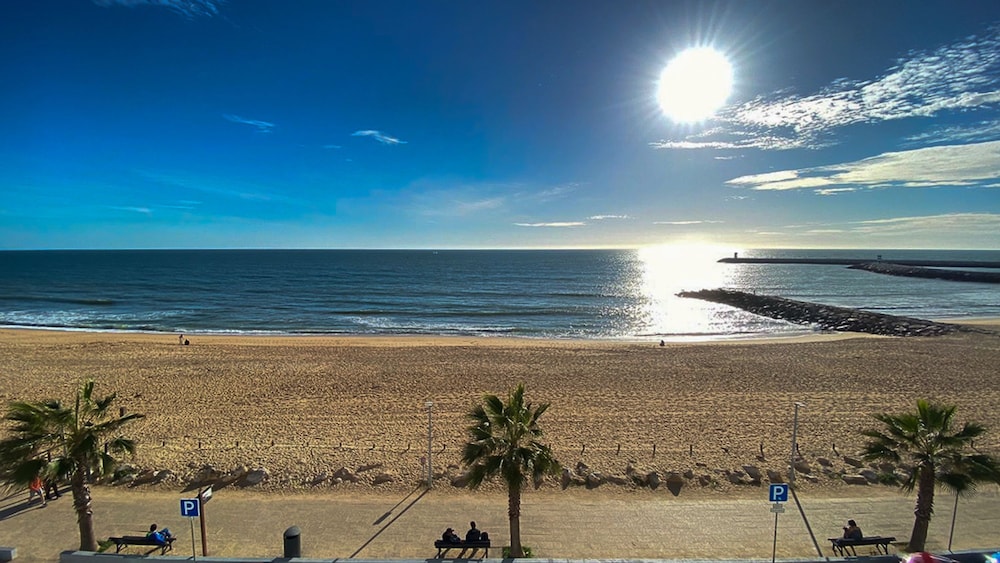 Quarteira Frente Praia II by HomeSlow Rentals — 4-Star Luxury Hotel in Quarteira, Portugal