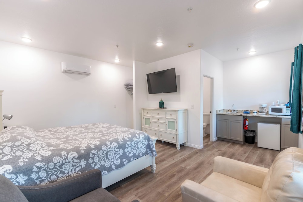 Hurricane Hideaway Lodging - photo 14