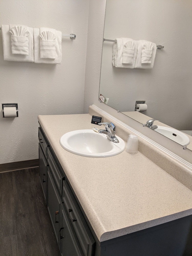 Golden North Inn - photo 23