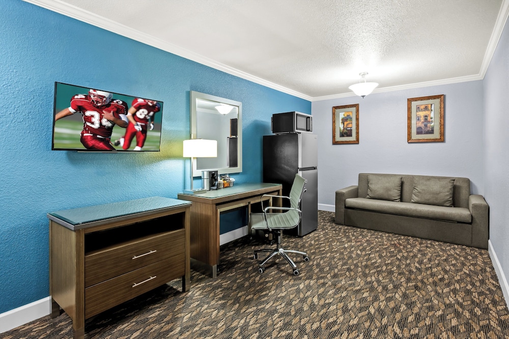 HomeTowne Studios by Red Roof Yuba City Bonanza Marysville - photo 25