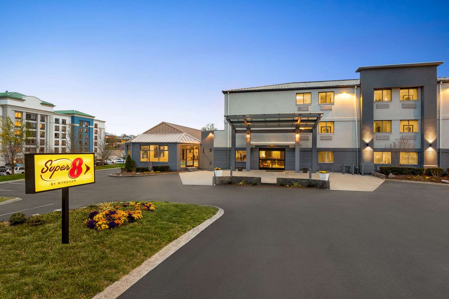 Super 8 by Wyndham Nashville Airport North - photo 25