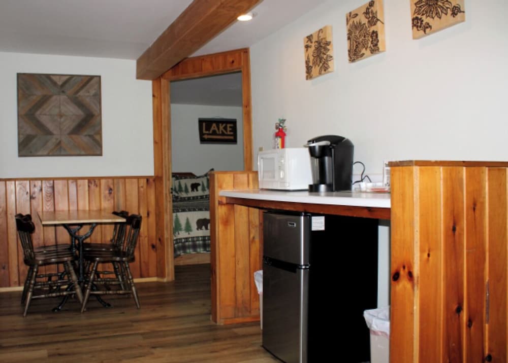 Luzerne Court Motel - photo 6