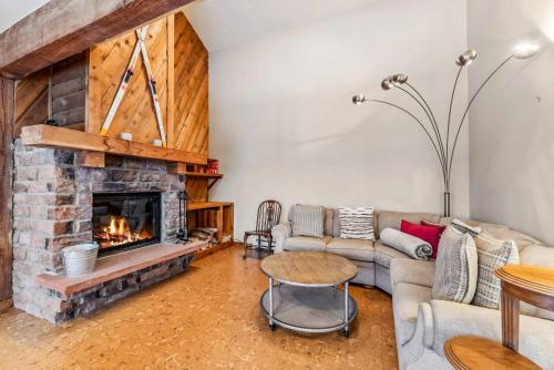 Dillon Retreat With Lake Views And Private Hot Tub — Dillon