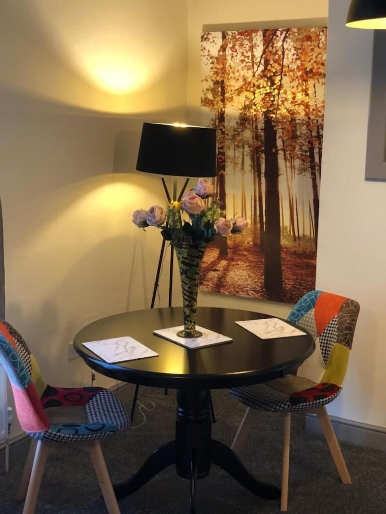 The Old Inn at Plover Cottage Lindley — 4-Star Luxury Hotel in Huddersfield, United Kingdom