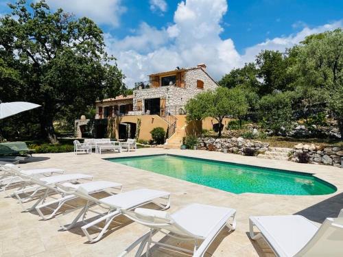 Paisible et Spacieuse Villa avec 4 suites indAcpendantes — 4-Star Luxury Hotel in La Gaude, France