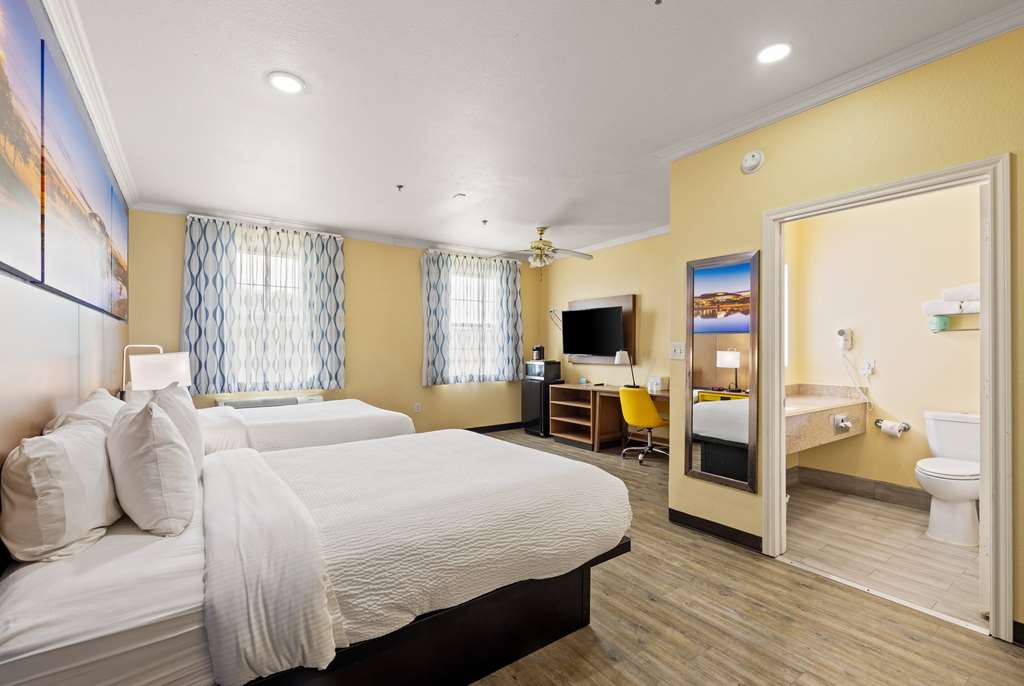 Days Inn & Suites by Wyndham Euless DFW Airport South - photo 36
