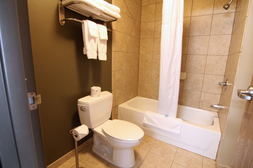 Casper C'mon Inn Hotel & Suites - photo 21