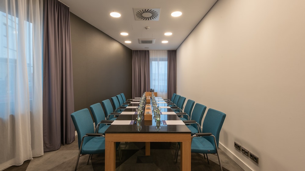 Holiday Inn Express Hotel & Suites Schulenburg by IHG - photo 87