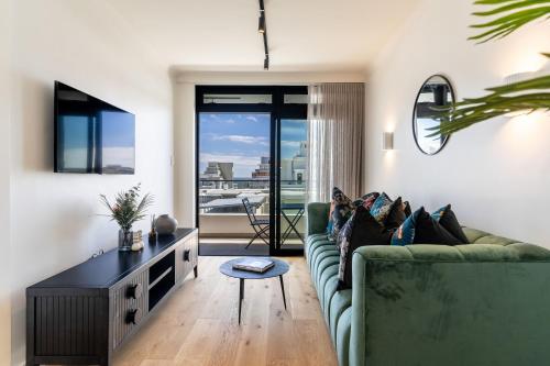 Topaz Views Luxury Apt in Sea Point with views