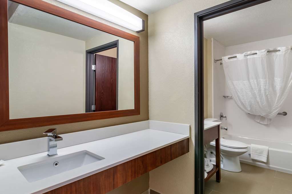 Comfort Inn & Suites South Hill I 85 - photo 25