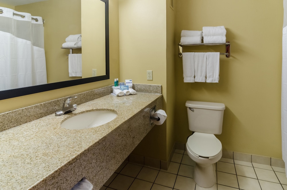 Holiday Inn Express & Suites Vinita by IHG - photo 16