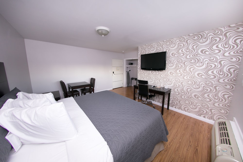 Metropolitan Inn & Suites - photo 21