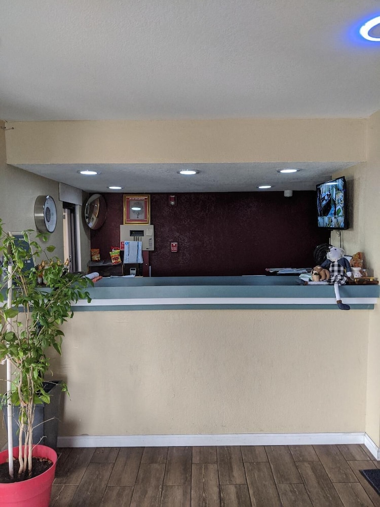 Key West Inn Montgomery South - photo 4