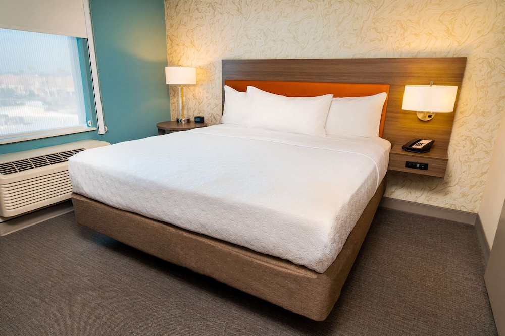 Home2 Suites by Hilton Bakersfield - photo 24
