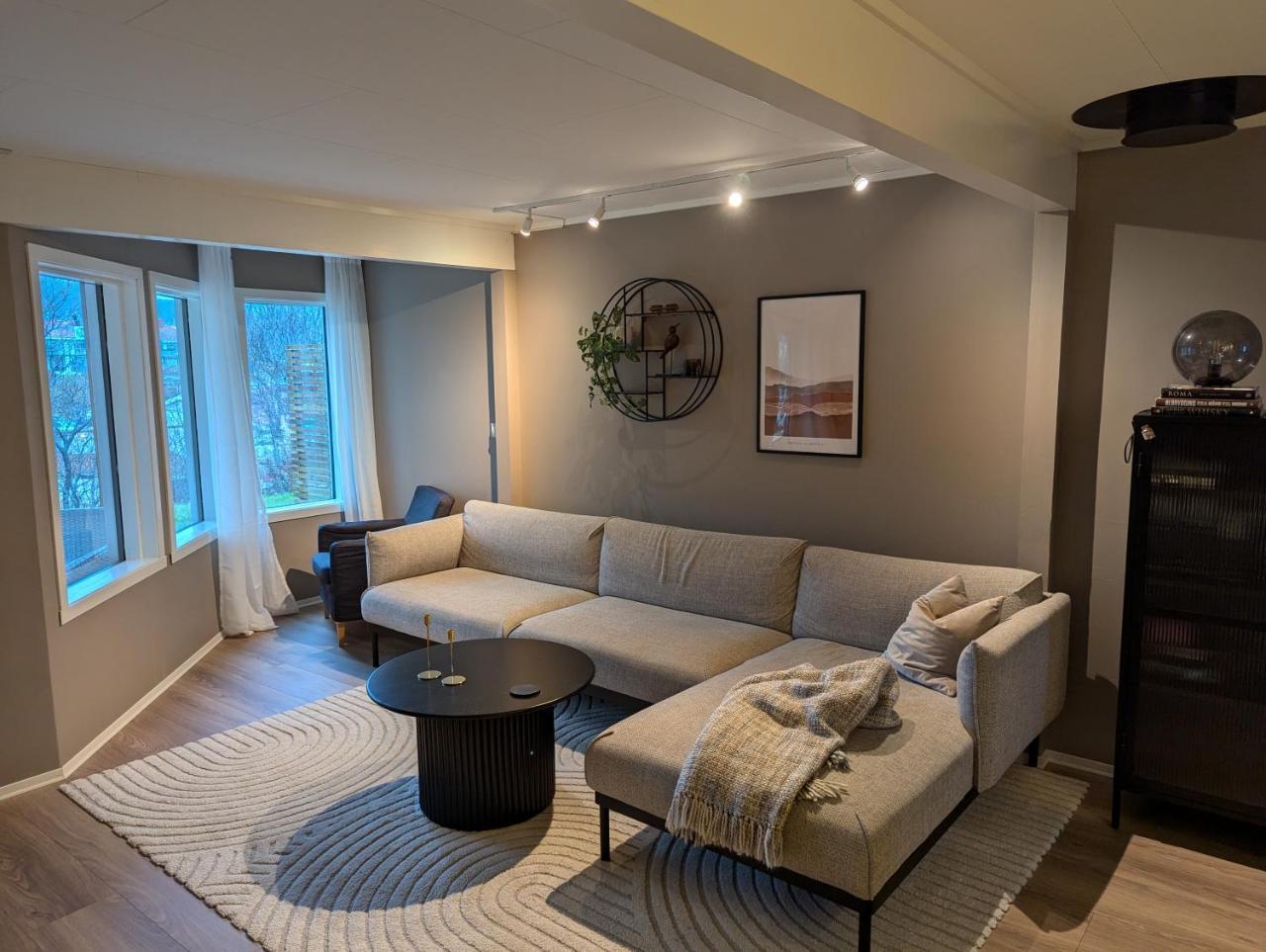 Aurora Escape Arctic Stay for 9 — hotel near Tromsø Airport