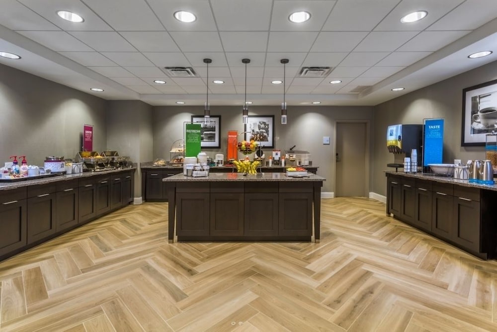 Hampton Inn & Suites Newport Cincinnati - photo 37