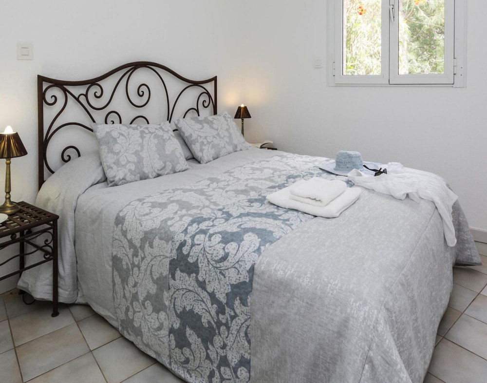 Res. Mare e Monte Solenzara Bungalow With Terrace — 4-Star Luxury Hotel in Sari-Solenzara, France