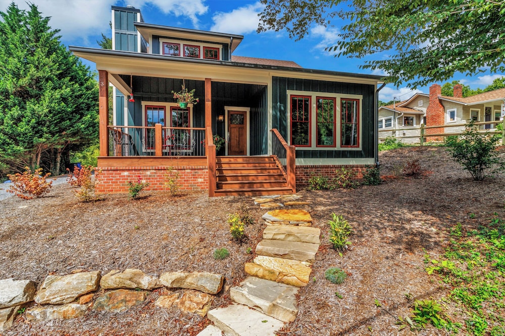 Cozy Craftsmen in Black Mountain, United States