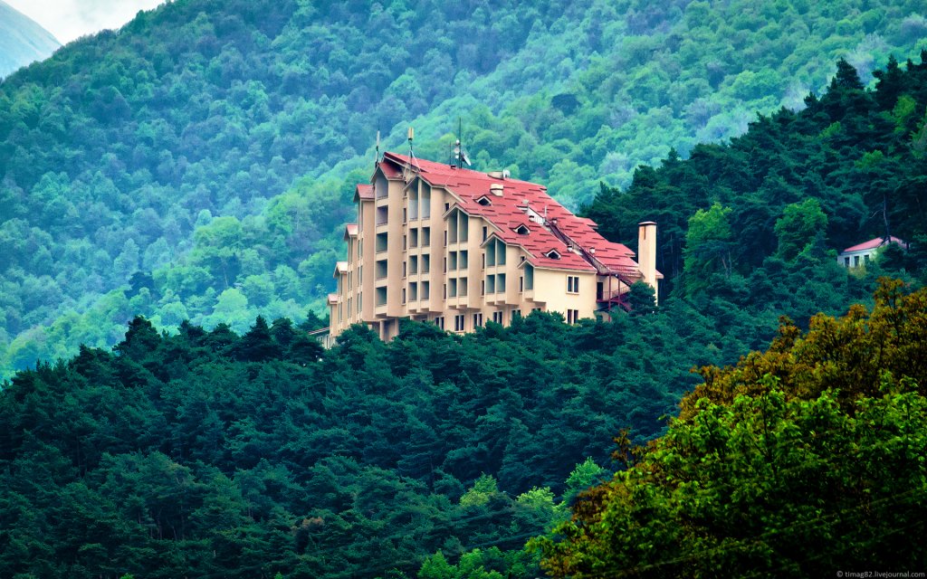 Armhi - carbon neutral hotel in Nazran'