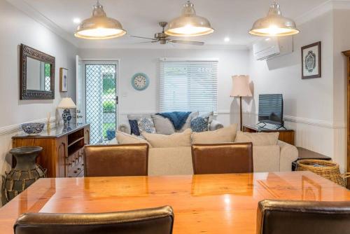 BirdCall Yeronga Inner City Couples Sanctuary in Brisbane, Australia