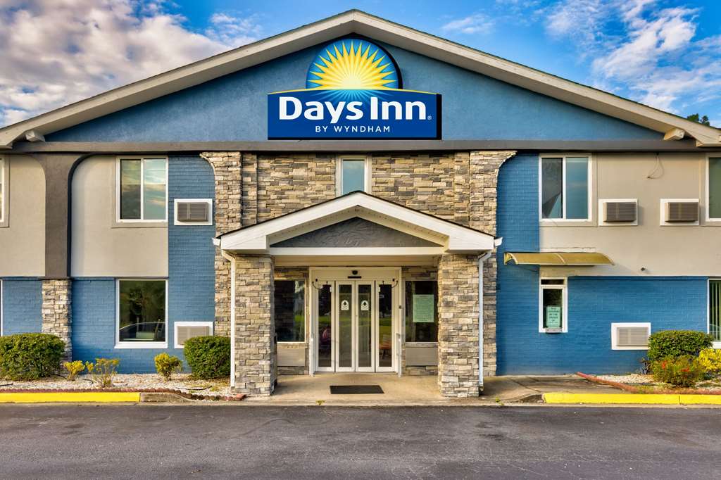 Days Inn by Wyndham Savannah Gateway I 95 - photo 3
