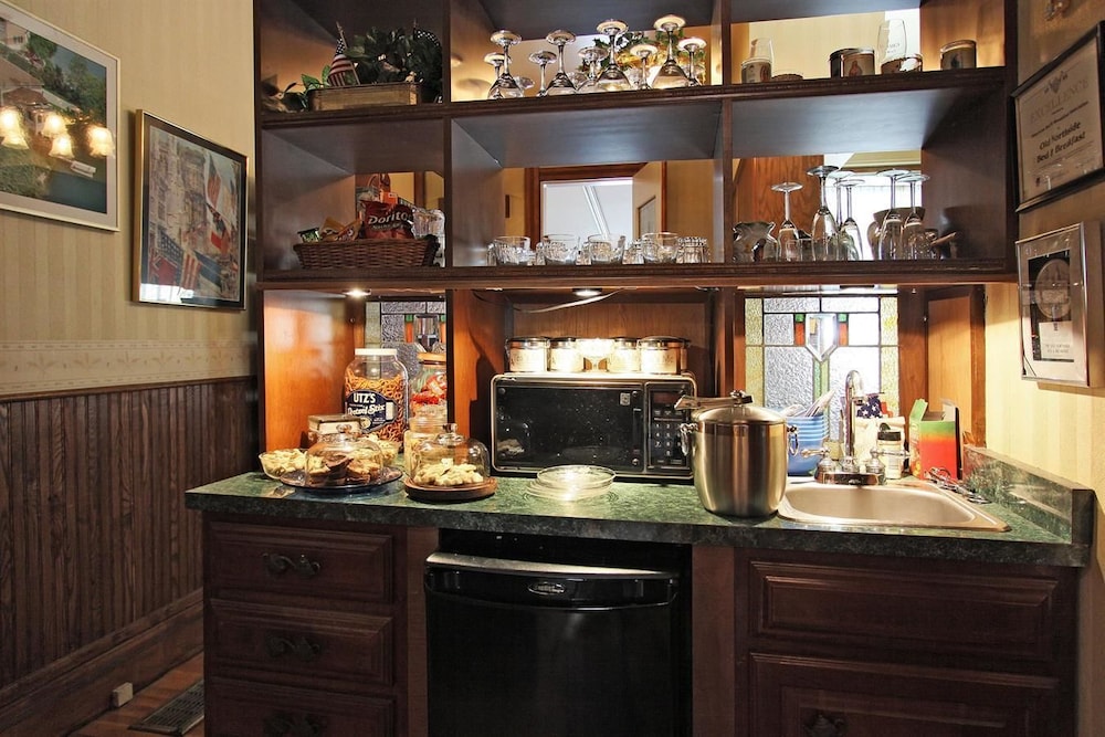 Old Northside Bed & Breakfast - photo 27