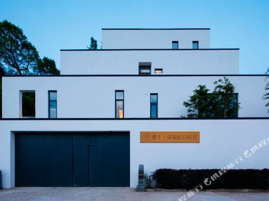 Zhenyu Dongfu Hongdou Shanzhuang in Ninghai, People's Republic of China