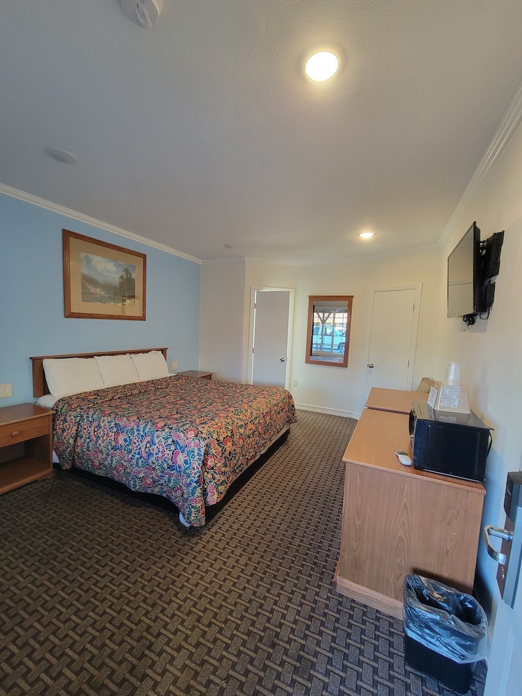 Townhouse Motel - photo 10