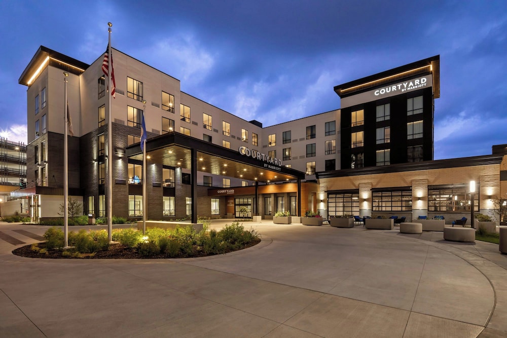 Courtyard By Marriott St Paul Downtown — Saint Paul