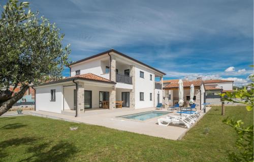 Lovely Apartment In Porec With Wifi — 4-Star Luxury Hotel in Porec, Croatia