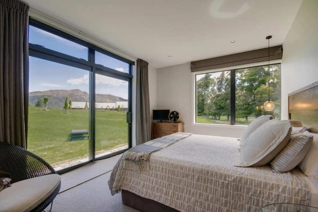 The Woolstore Luxury Holiday Home by MajorDomo — 4-Star Luxury Hotel in Arrowtown, New Zealand