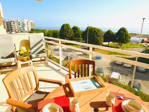 .Apartamento 1a Linea de Playa Piscina Parking Daimus — 4-Star Luxury Hotel in Daimus, Spain