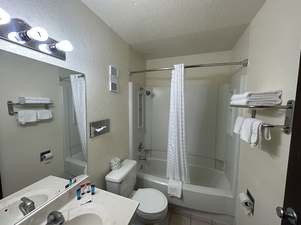 Simple Rewards Inn - photo 18
