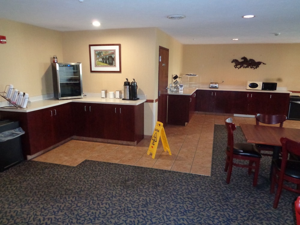 Fairgrounds Inn - photo 30