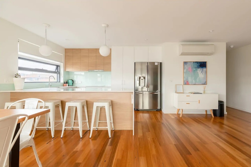 Kangaroo Bay Apartments — 4-Star Luxury Hotel in Bellerive, Australia